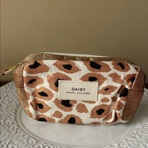 Marc Jacobs Daisy NWOT Gold and Black Cosmetic Bag